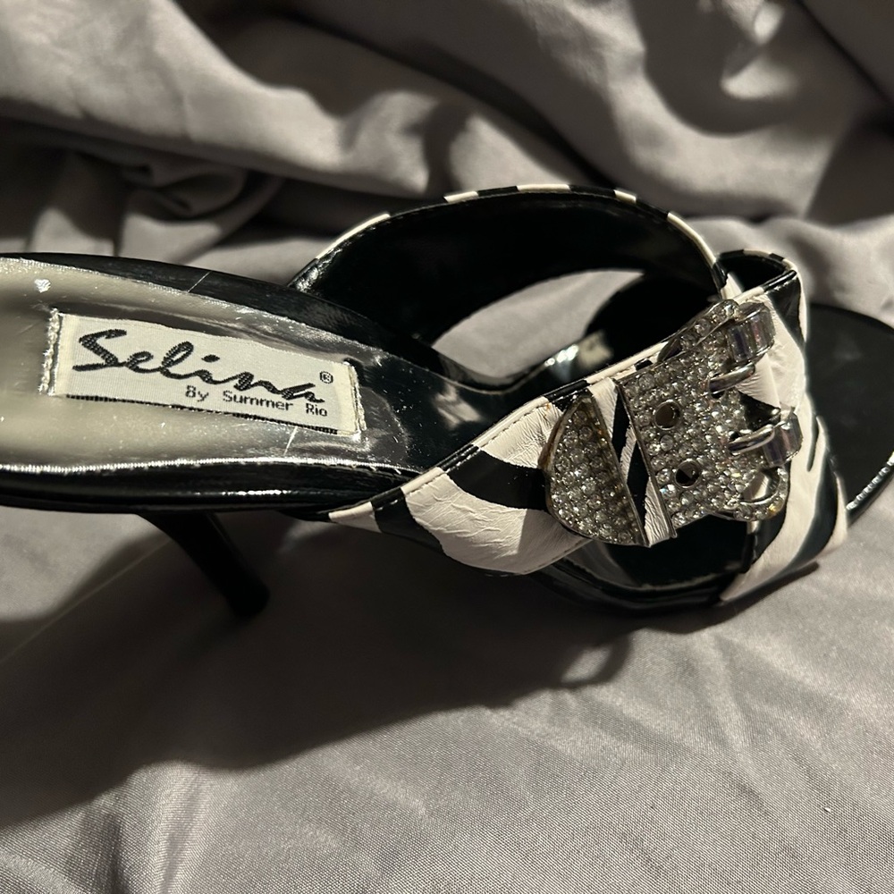 Selina sandals zebras